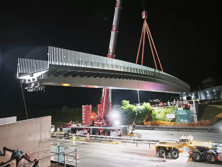Installazione di un ponte a H&auml;rkingen: Gruner &egrave; stata responsabile della progettazione e della direzione dei lavori.